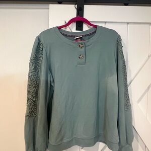 Knox Rose light green  Button-Accent Top
